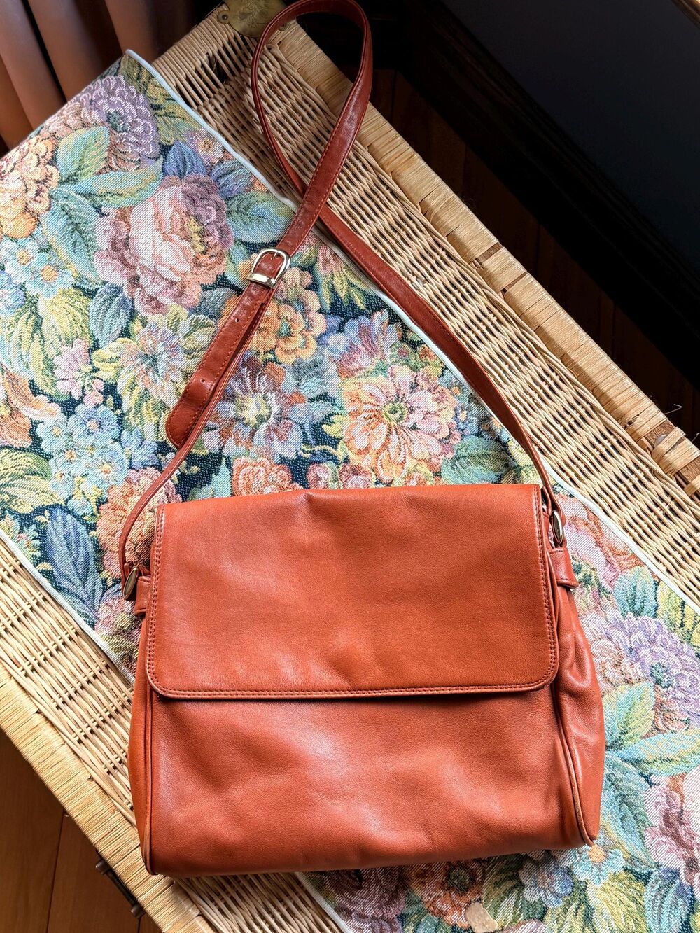 Vintage Cognac Leather Crossbody Messenger Bag Adjustable Strap Minimalist